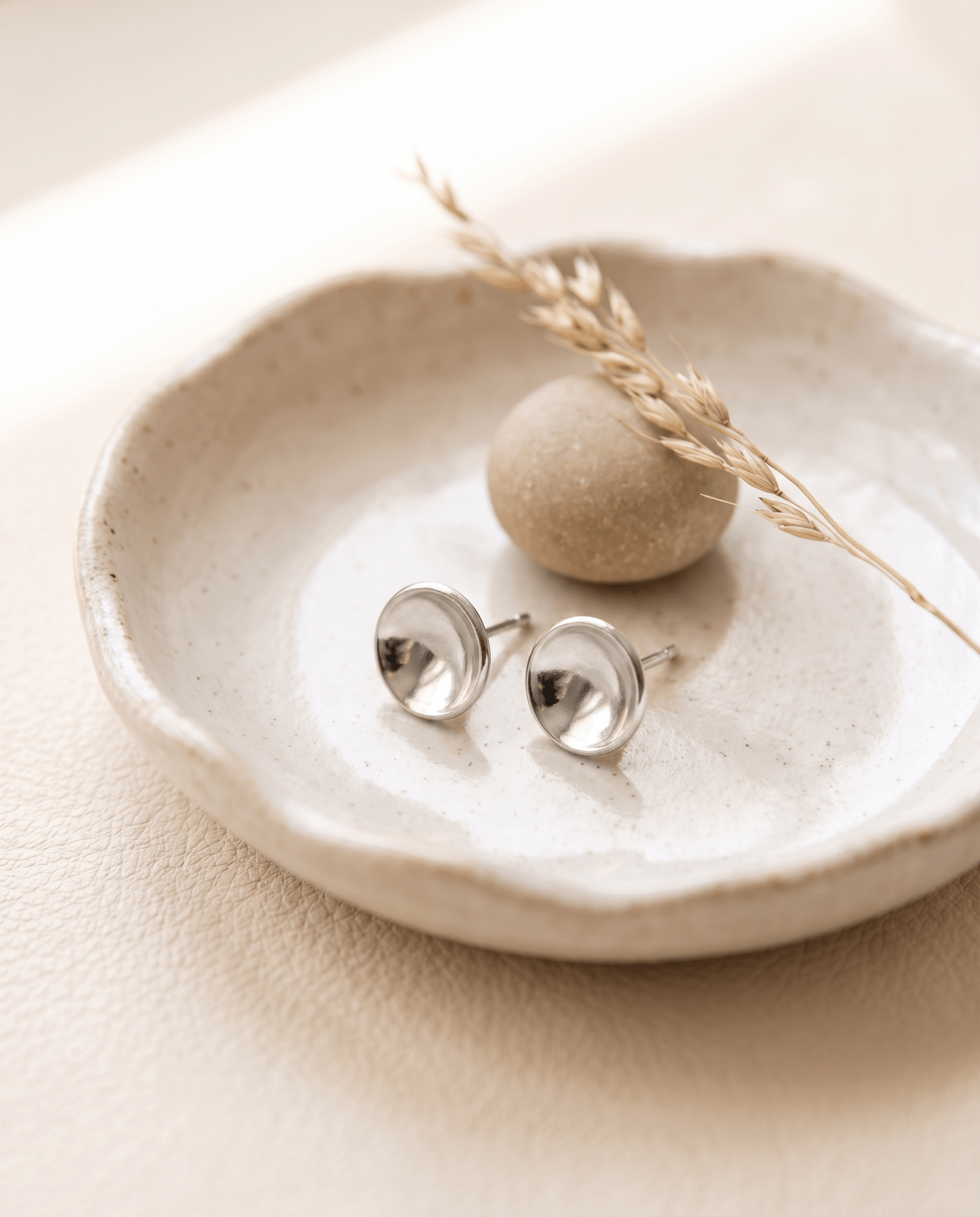 Concave Disc Stud Earrings - Barberry & Lace